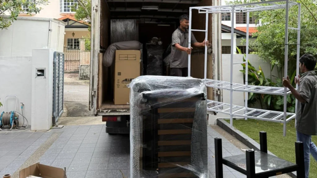 moving solutions staff carrying furniture to be transported 